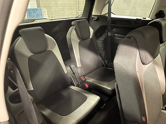 Citroen Grand C4 Picasso 14 of 16