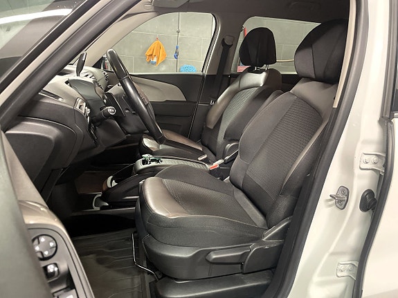 Citroen Grand C4 Picasso 9 of 16