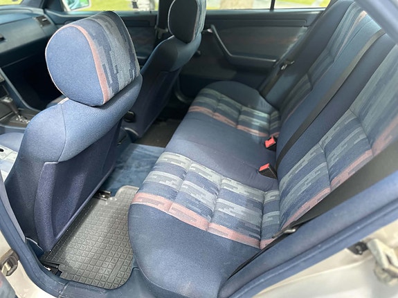 Mercedes-Benz C200 9 of 11