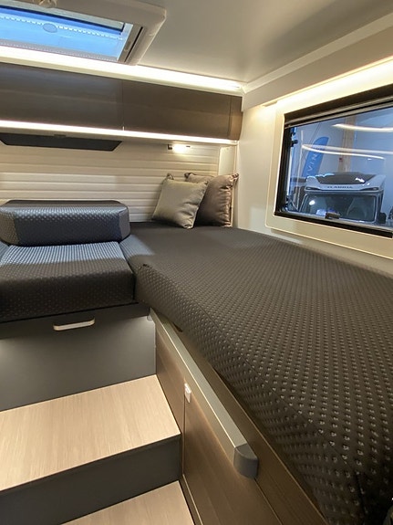 Adria Matrix Supreme 670 SL ALDE-Diesel/Taksäng/Ugn/5 bältad 6 of 17