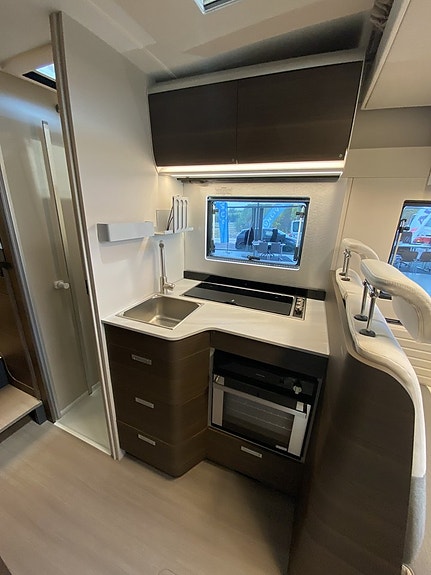 Adria Matrix Supreme 670 SL ALDE-Diesel/Taksäng/Ugn/5 bältad 15 of 17