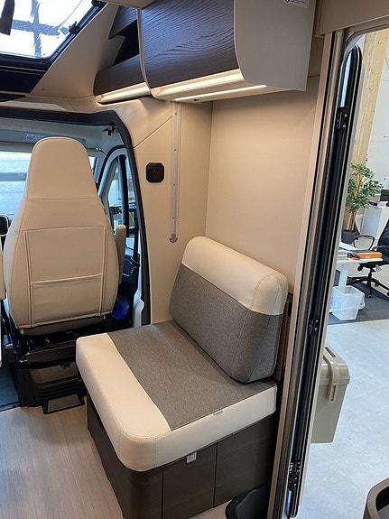 Adria Matrix Supreme 670 SL ALDE-Diesel/Taksäng/Ugn/5 bältad 12 of 17