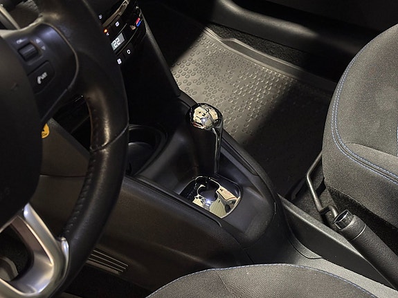 Peugeot 208 11 of 17