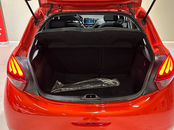 Peugeot 208 15 of 17