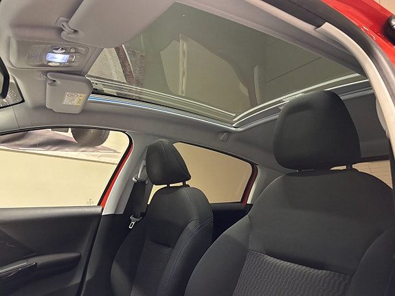 Peugeot 208 12 of 17