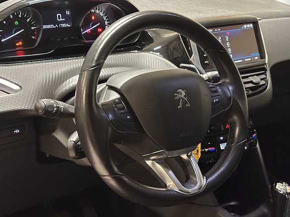 Peugeot 208 8 of 17
