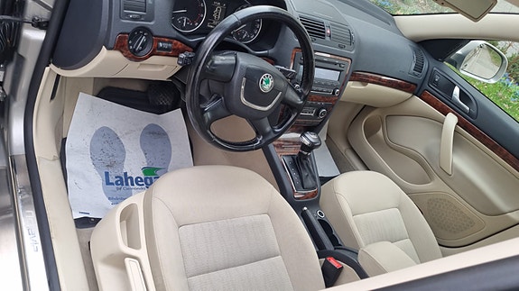 Skoda Octavia 2 of 8