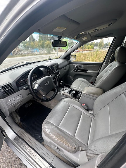 Kia Sorento 6 of 13