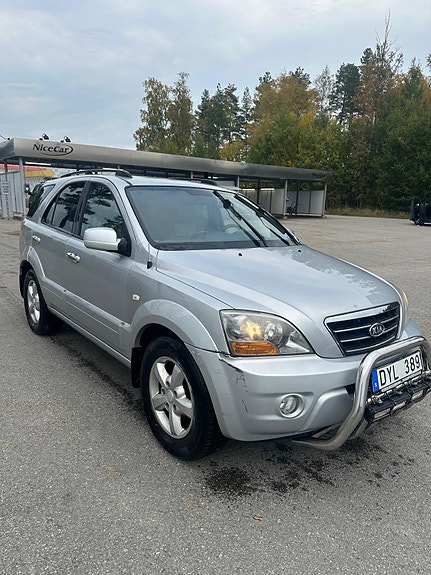 Kia Sorento 2 of 13