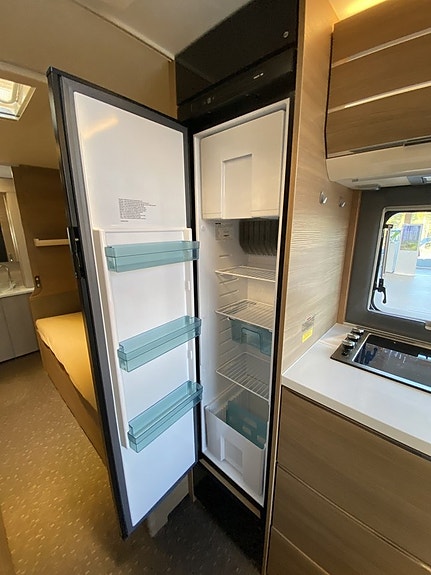 Adria Adora 572 UT ALDE/Långbäddar / Förält / Toalett bak 9 of 12
