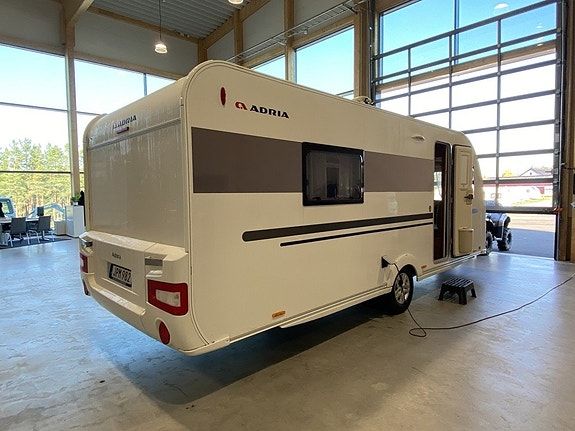 Adria Adora 572 UT ALDE/Långbäddar / Förält / Toalett bak 3 of 12