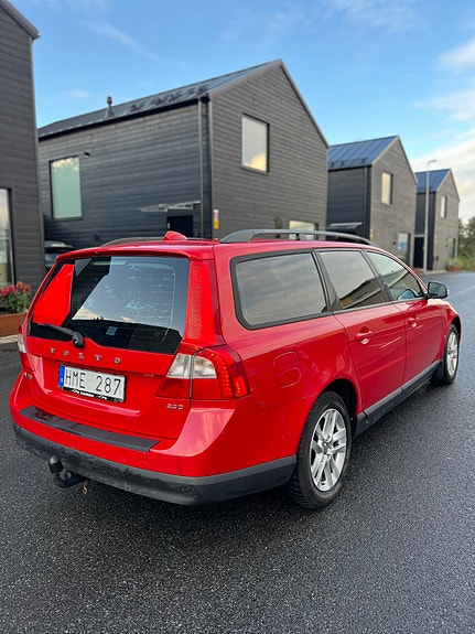 Volvo V70 2 of 6