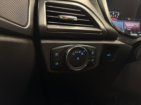 Ford Mondeo 19 of 26