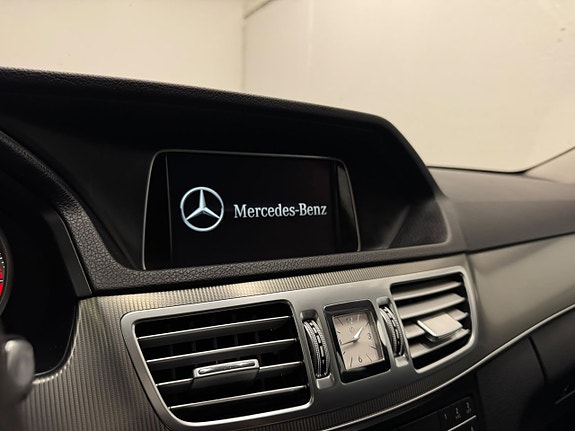 Mercedes-Benz E220 12 of 30