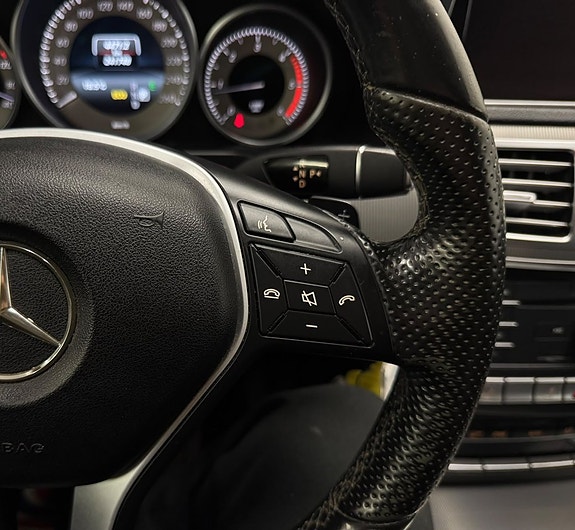 Mercedes-Benz E220 14 of 30