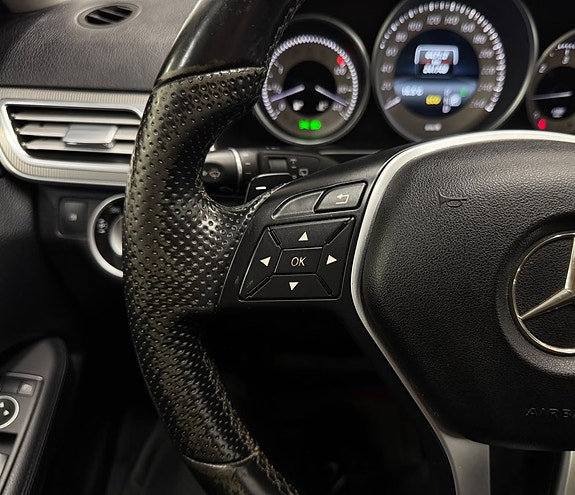 Mercedes-Benz E220 13 of 30