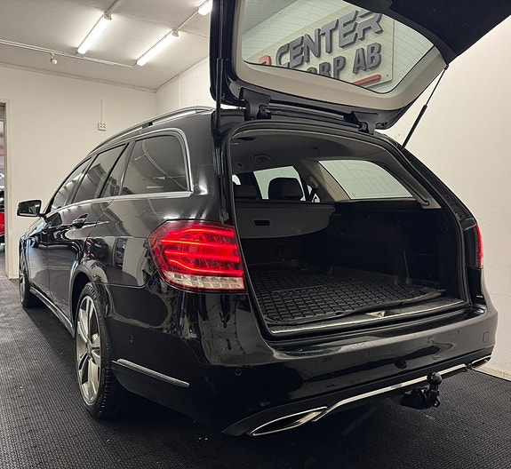 Mercedes-Benz E220 30 of 30