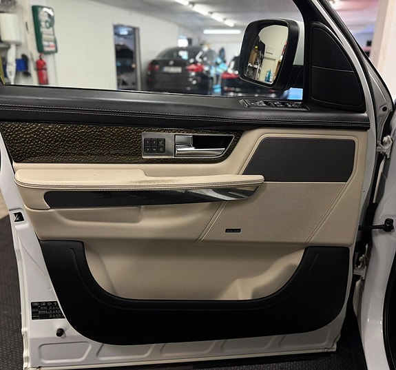 Land Rover Range Rover Sport 30 of 30