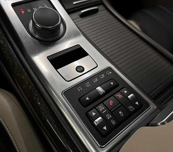 Land Rover Range Rover Sport 15 of 30