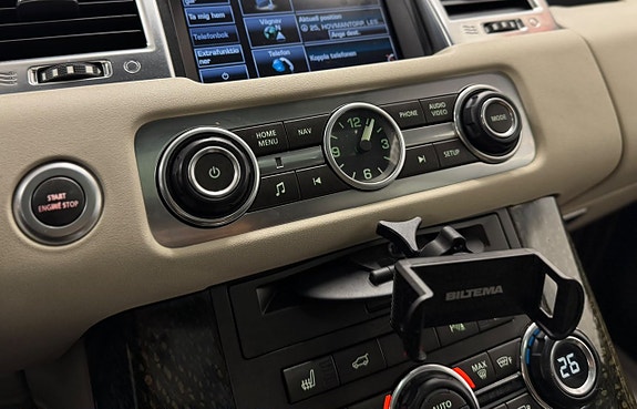 Land Rover Range Rover Sport 17 of 30