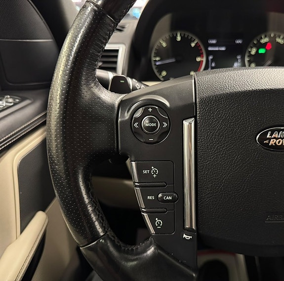 Land Rover Range Rover Sport 19 of 30