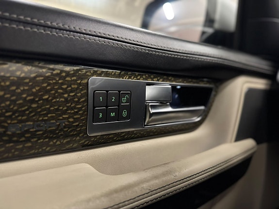 Land Rover Range Rover Sport 24 of 30