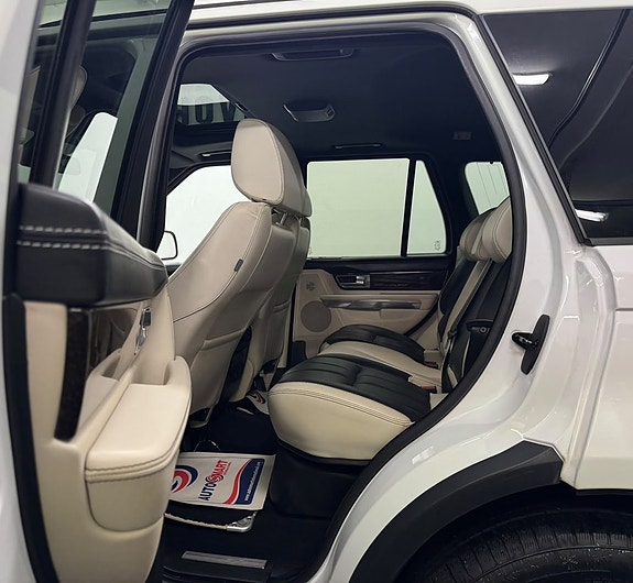 Land Rover Range Rover Sport 29 of 30