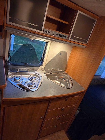 Adria Adora 552 5 of 8