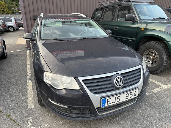 Volkswagen Passat 2 of 3