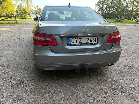 Mercedes-Benz E220 3 of 6