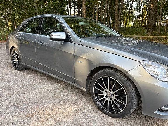 Mercedes-Benz E220 4 of 6