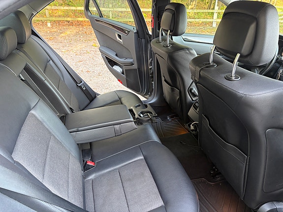 Mercedes-Benz E220 6 of 6