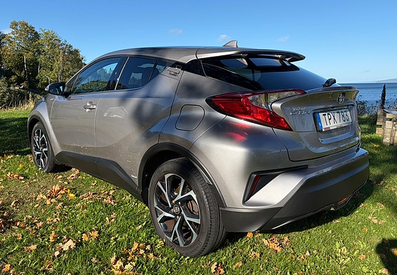 Toyota C-HR 6 of 16