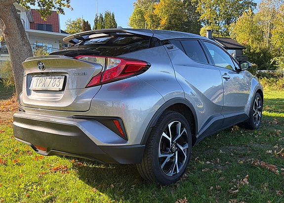 Toyota C-HR 7 of 16