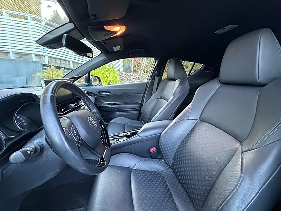 Toyota C-HR 12 of 16