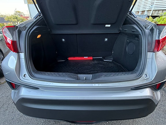 Toyota C-HR 15 of 16
