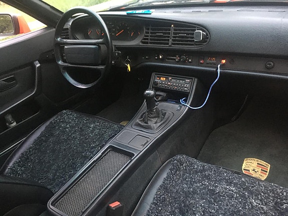 Porsche 944 4 of 6