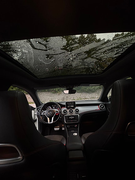 Mercedes-Benz CLA250 5 of 11