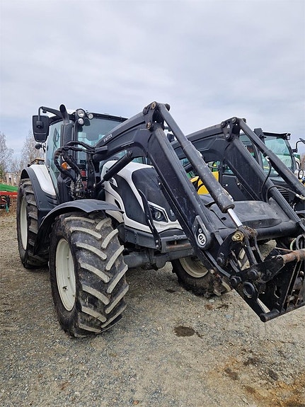 Valtra N154 MED LASTARE
