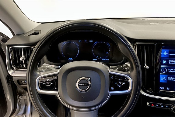 Volvo V60 Cross Country 8 of 12