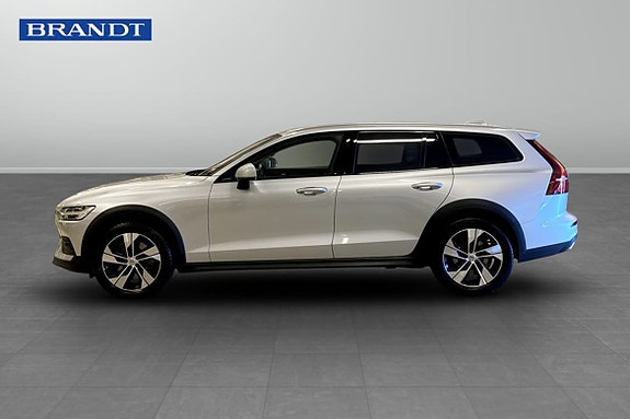 Volvo V60 Cross Country 3 of 12