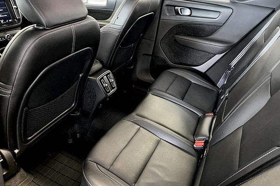 Volvo XC40 8 of 9