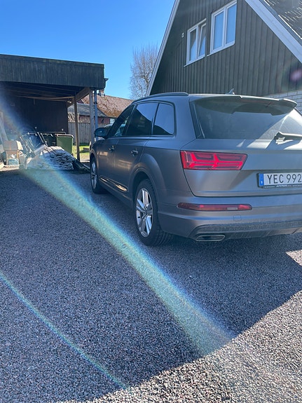 Audi Q7 4 of 13