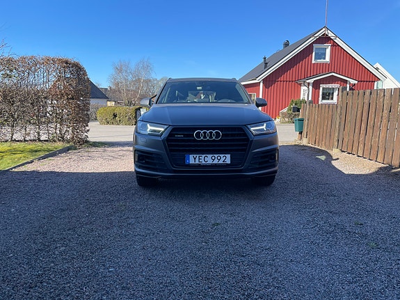 Audi Q7 2 of 13