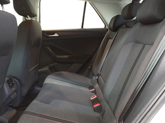 Volkswagen T-Roc 8 of 10