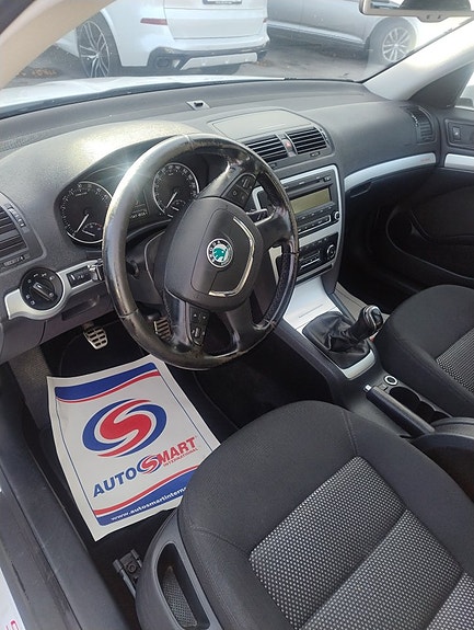 Skoda Octavia Scout 9 of 14