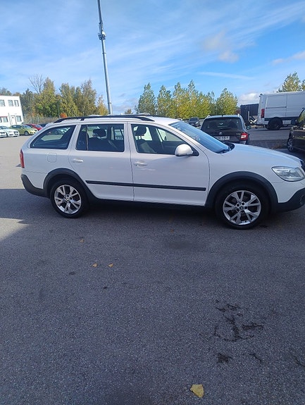 Skoda Octavia Scout 4 of 14