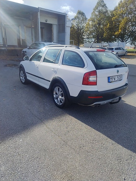 Skoda Octavia Scout 6 of 14