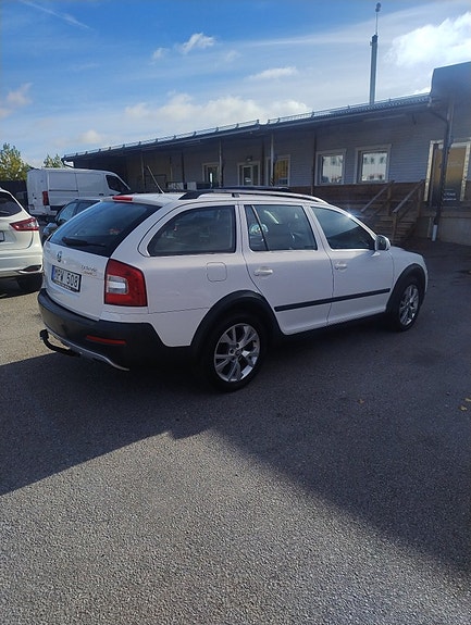 Skoda Octavia Scout 5 of 14