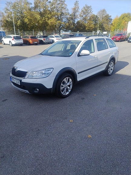 Skoda Octavia Scout 2 of 14